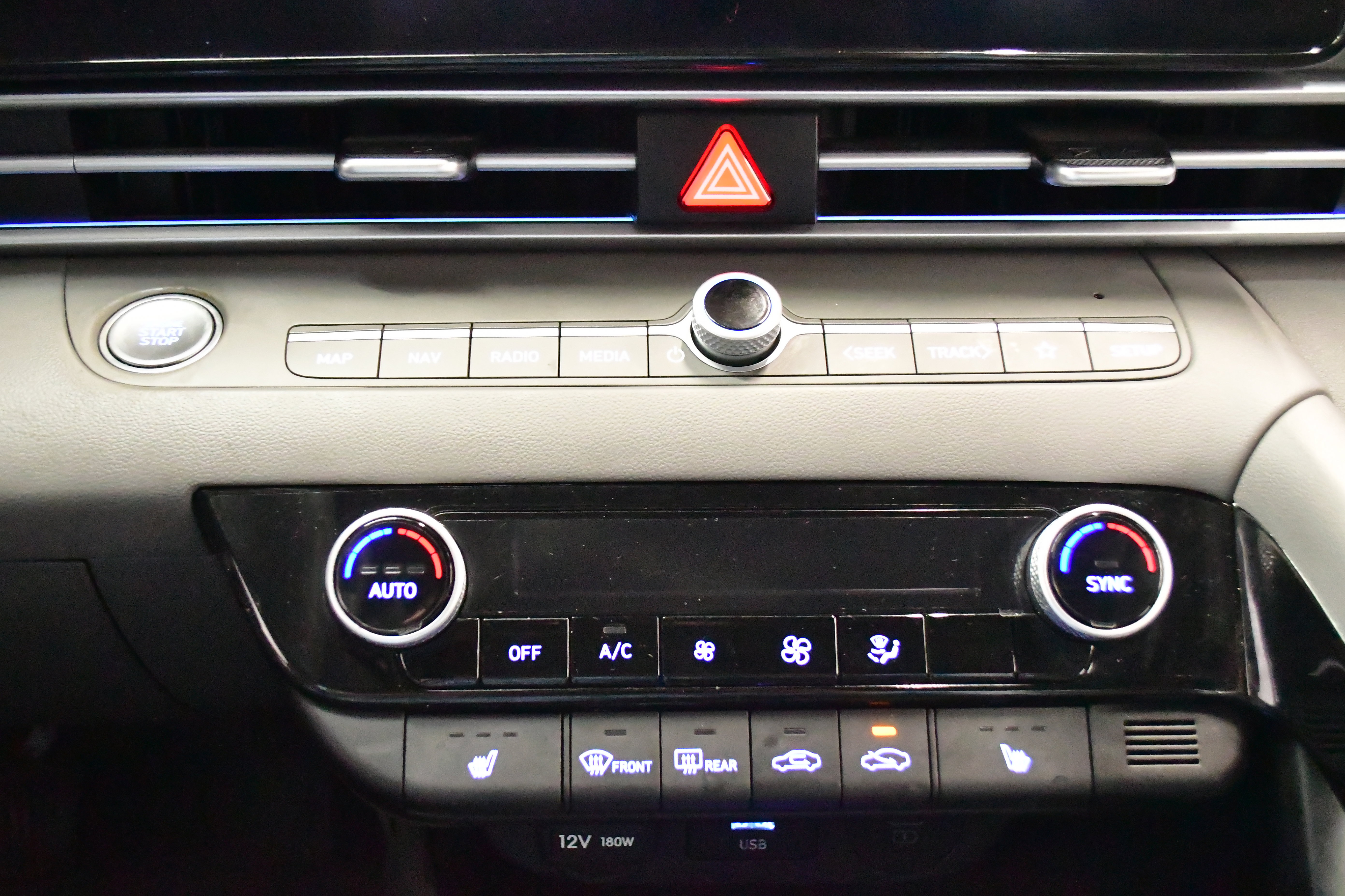 Used 2025 Hyundai Elantra SEL image 46