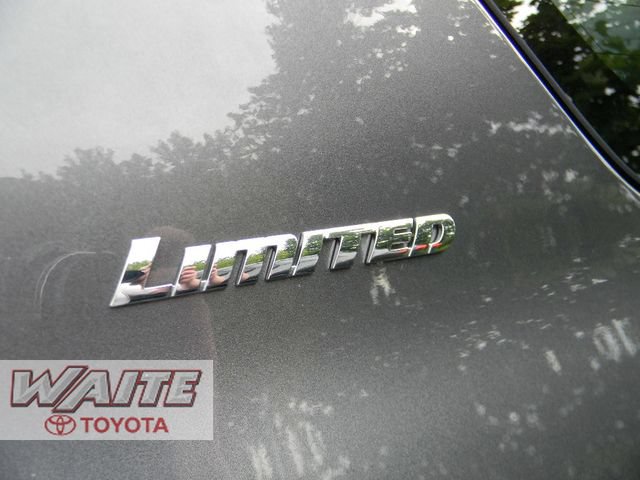 Used 2021 Toyota 4Runner Limited AWD/4WD image 3