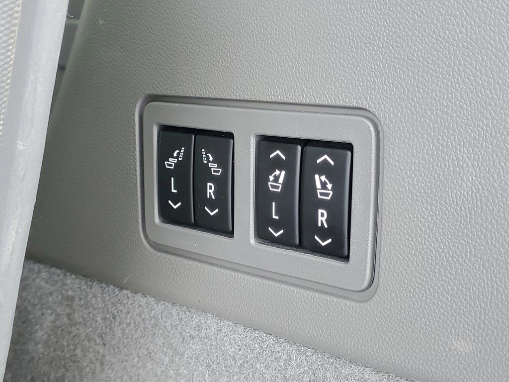 Used 2022 Cadillac XT6 Premium Luxury w/ LPO, Floor Liner Package AWD/4WD image 37