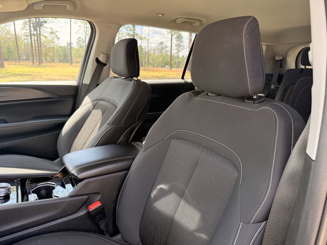 Used 2023 Jeep Grand Cherokee L Laredo image 15