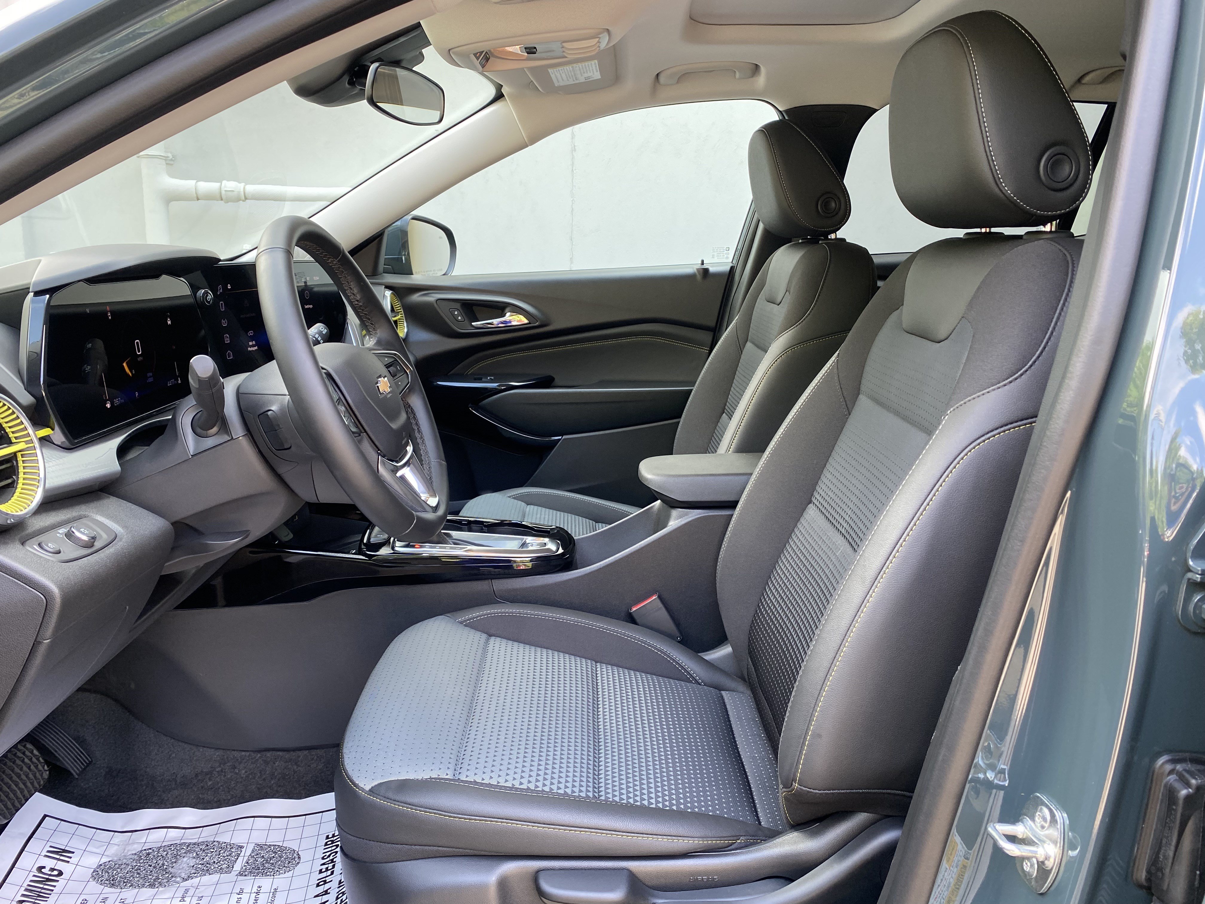 Used 2026 Chevrolet Trax LT w/ Sunroof Package FWD image 16