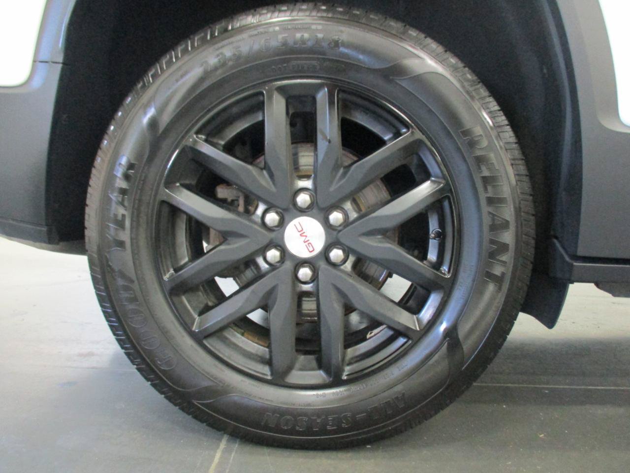 Used 2019 GMC Acadia SLT AWD/4WD image 29