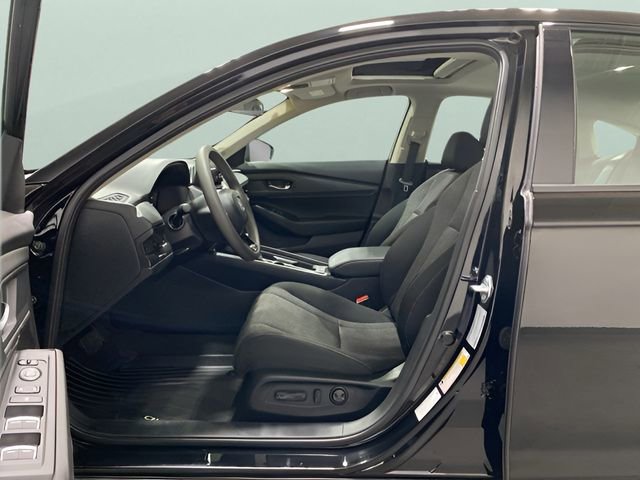 Used 2025 Honda Accord SE image 11