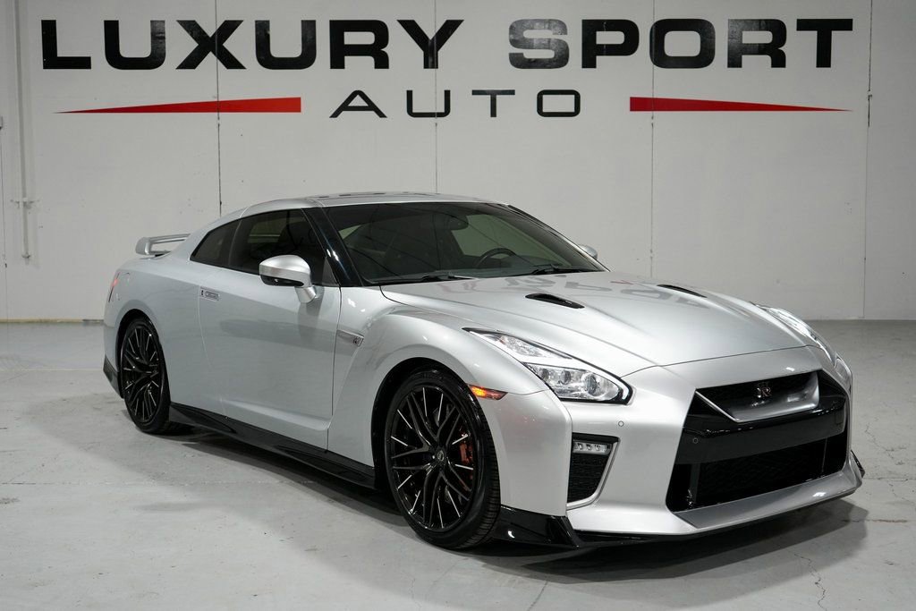 Used 2020 Nissan GT-R Premium image 8