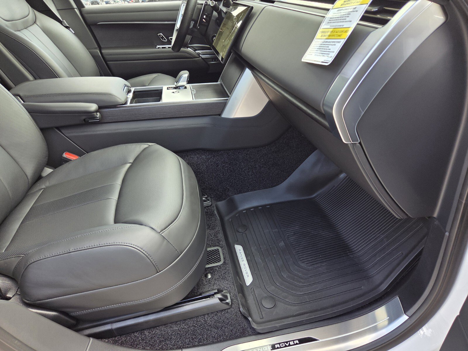 New 2025 Land Rover Range Rover Long Wheelbase SE image 3