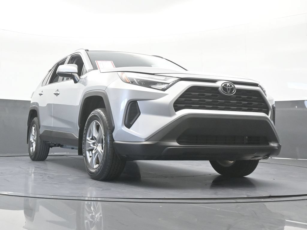 Used 2025 Toyota RAV4 XLE AWD/4WD image 59