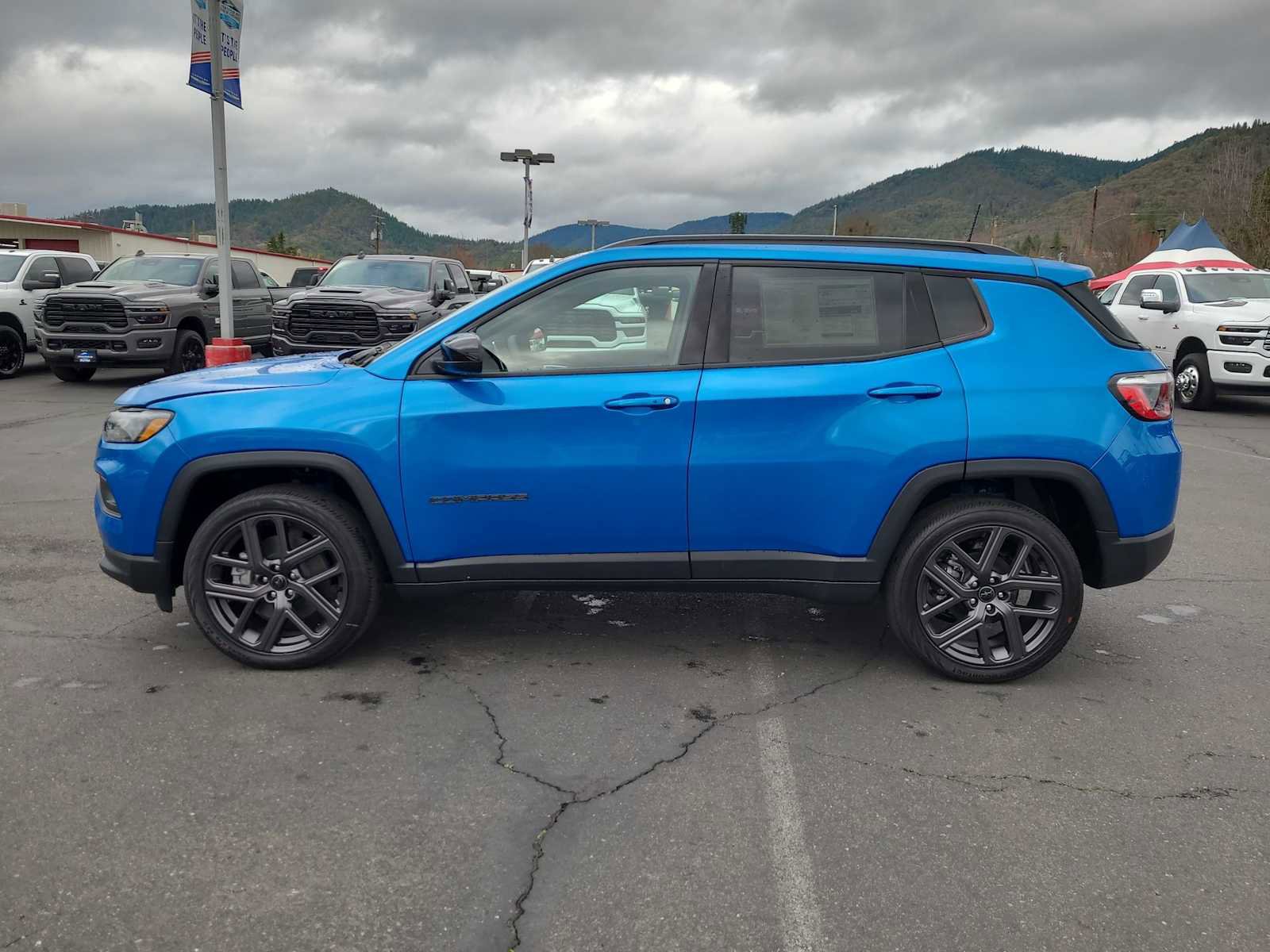 New 2026 Jeep Compass Latitude image 11