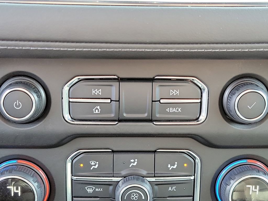Used 2024 Chevrolet Suburban LT AWD/4WD image 31