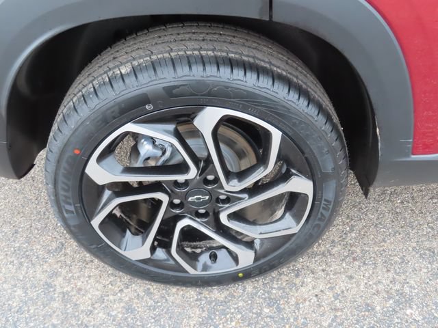 Used 2024 Chevrolet Trax RS w/ Sunroof Package FWD image 16