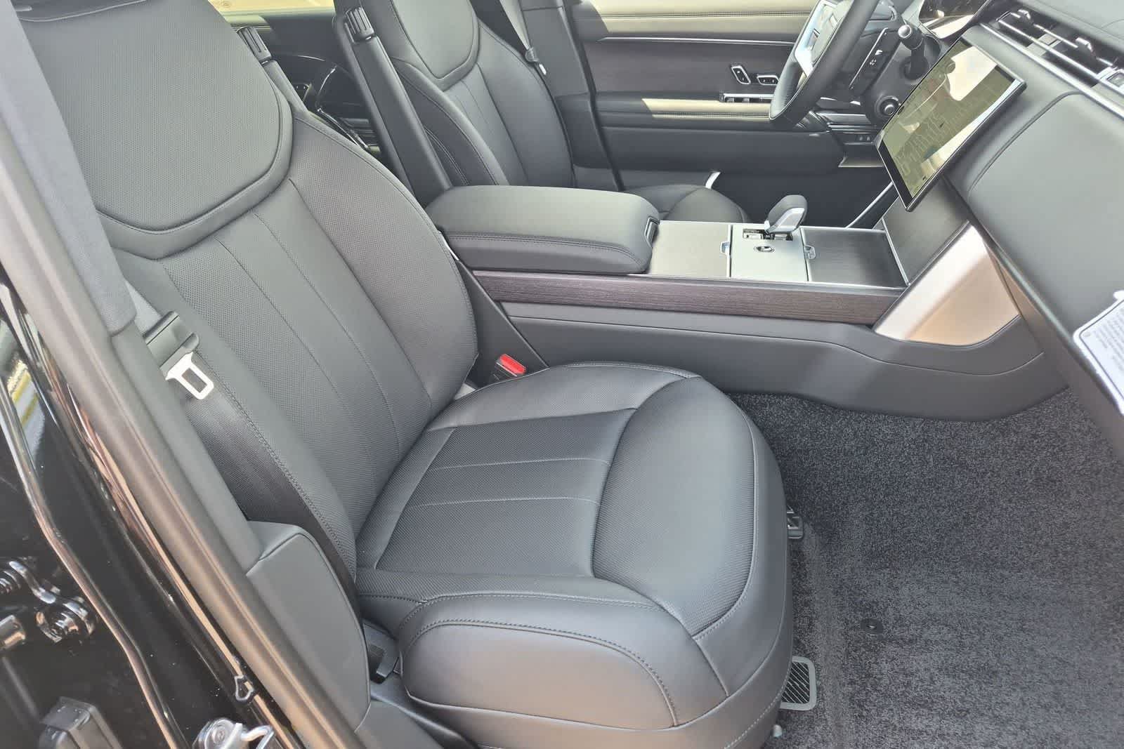 New 2026 Land Rover Range Rover Long Wheelbase SE AWD/4WD image 23