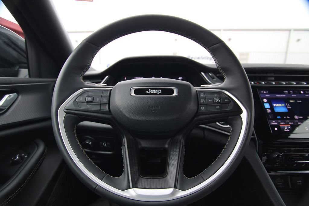 Used 2024 Jeep Grand Cherokee Altitude image 17