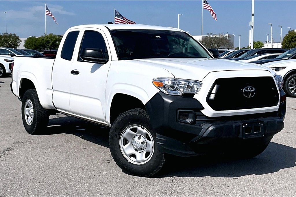 Used 2022 Toyota Tacoma SR RWD image 2
