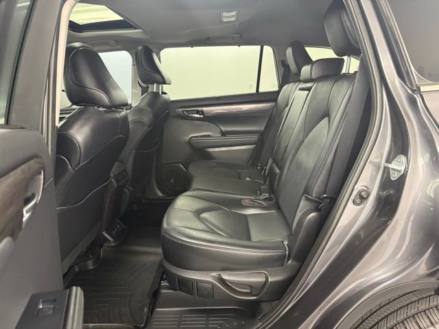 Used 2021 Toyota Highlander Limited image 14
