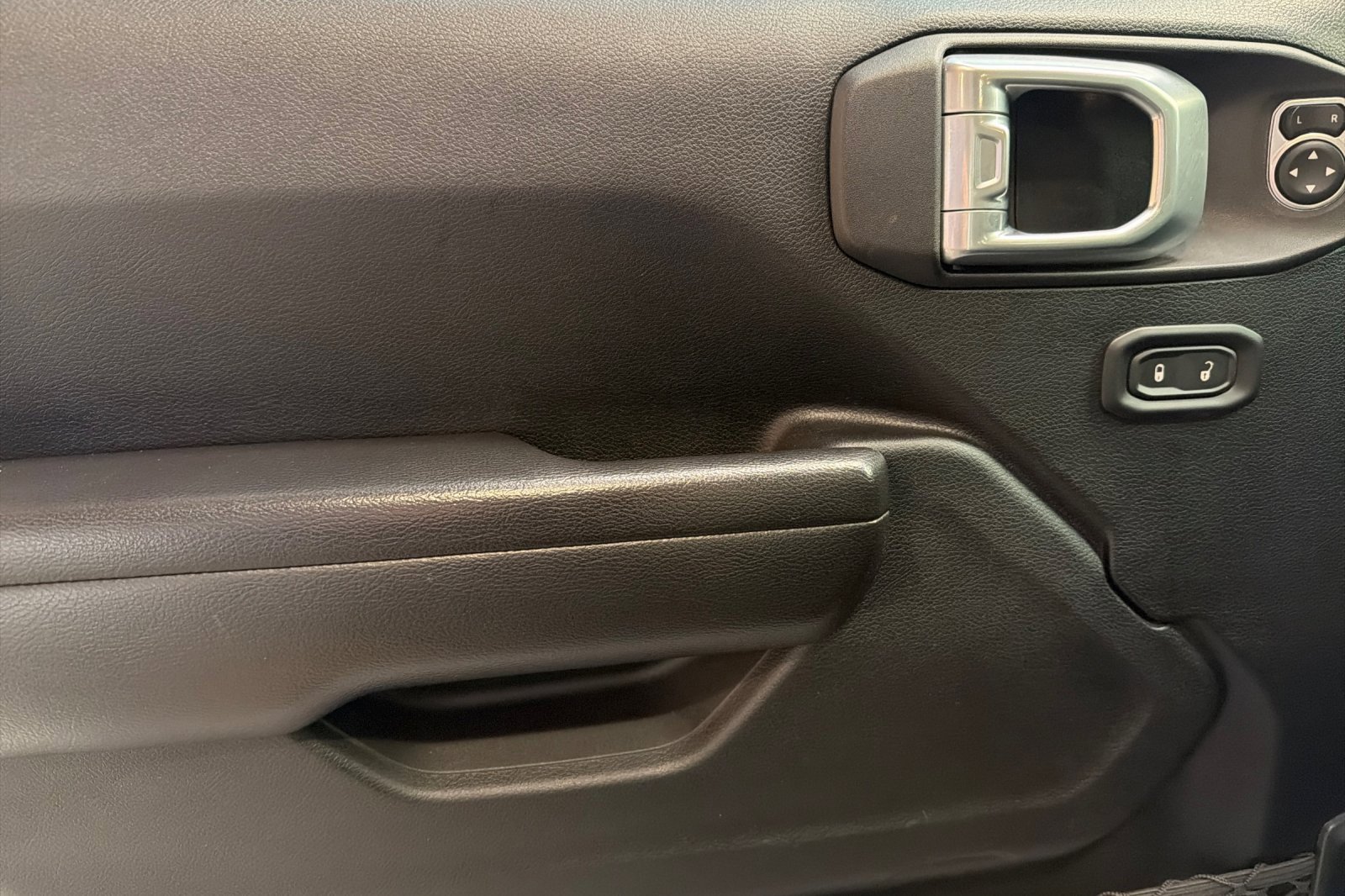 Used 2021 Jeep Wrangler Unlimited Sport image 12