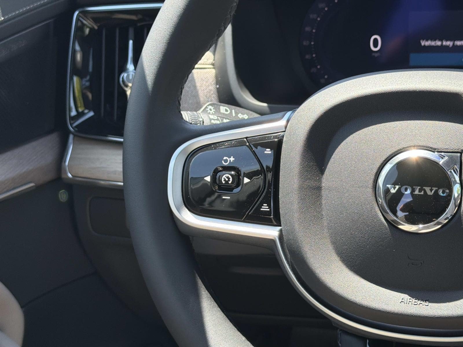 New 2026 Volvo XC90 T8 Plus AWD/4WD image 8