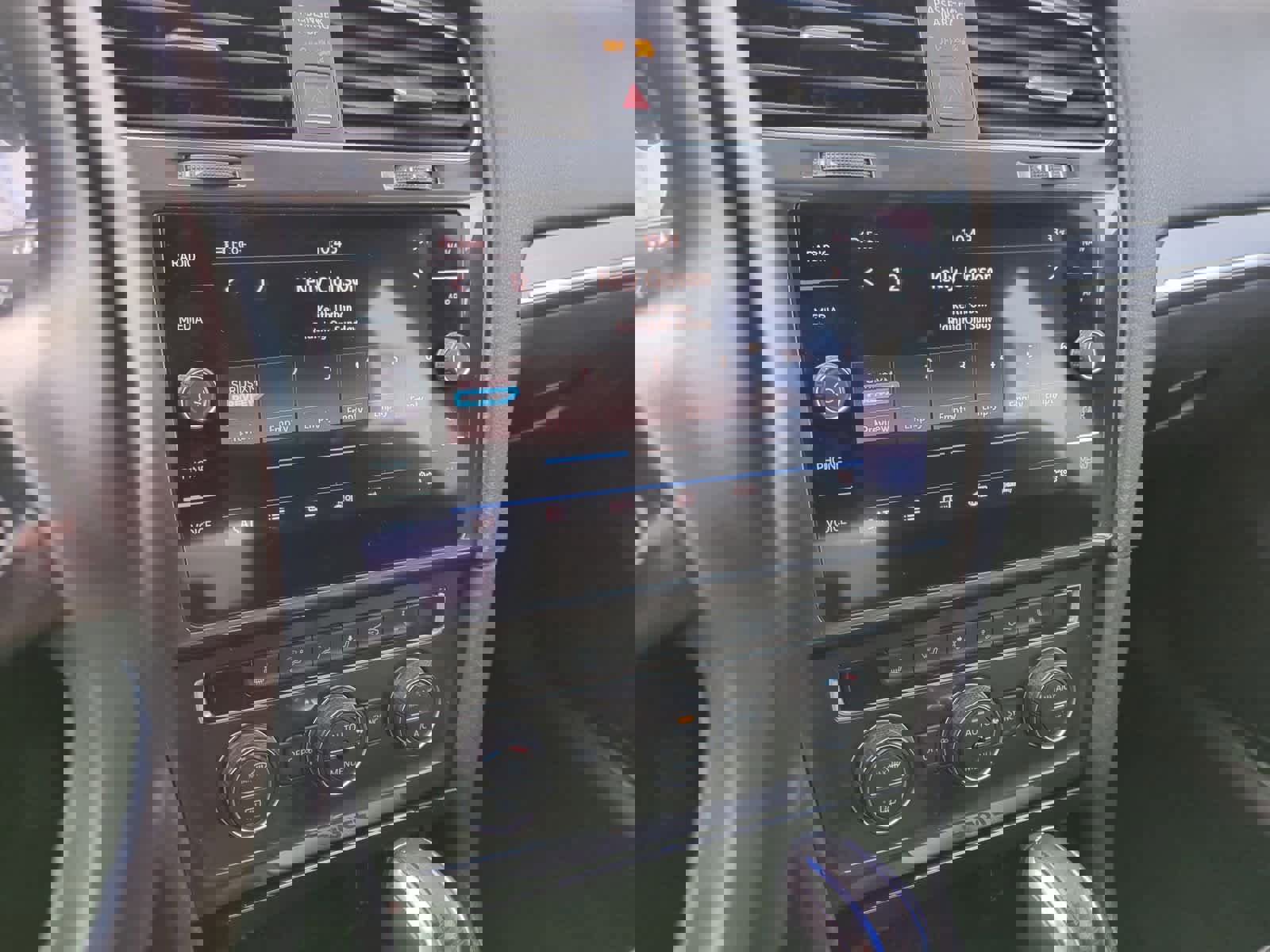 Used 2017 Volkswagen e-Golf SEL Premium image 27