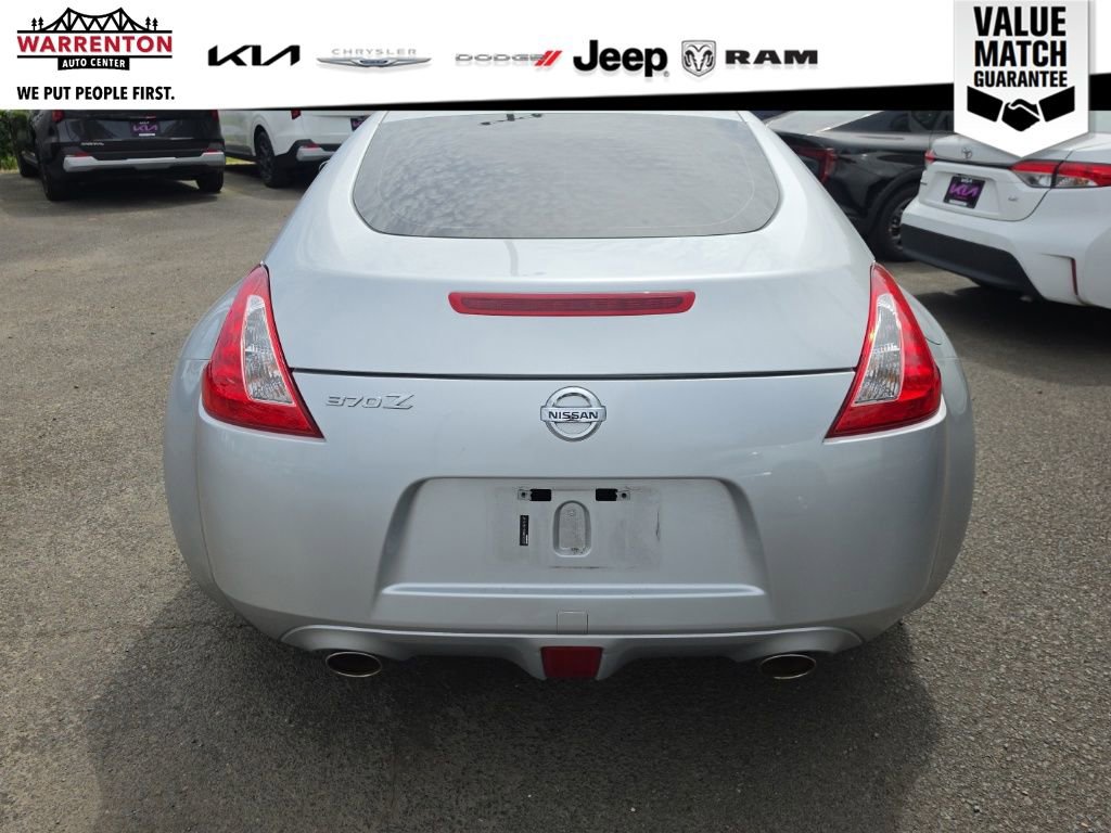 Used 2016 Nissan 370Z Coupe RWD image 4