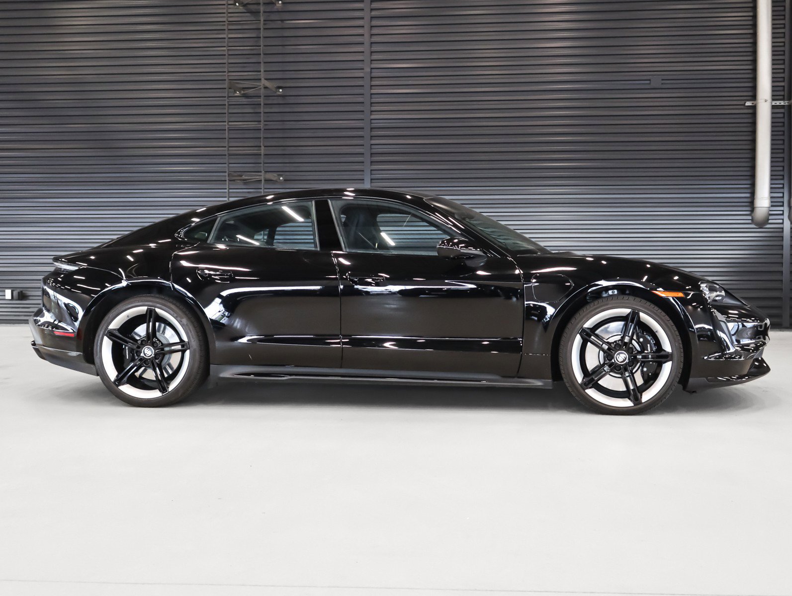 Used 2021 Porsche Taycan Turbo image 11