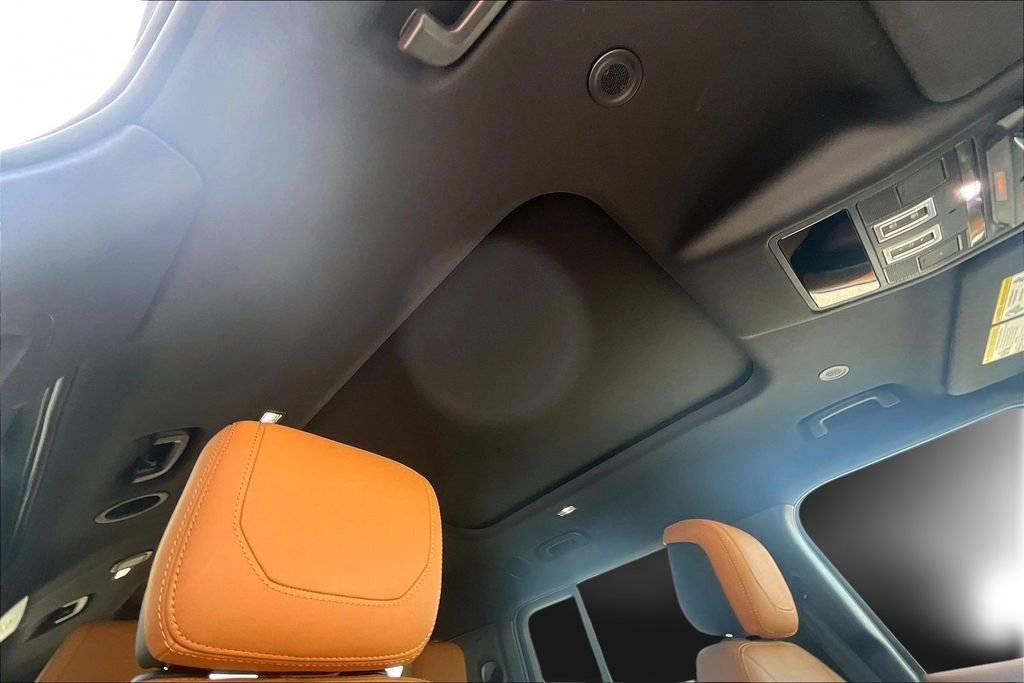 Used 2023 Land Rover Defender 130 SE image 17