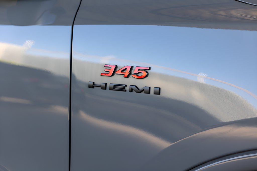 Used 2022 Dodge Durango R/T w/ Blacktop Package AWD/4WD image 11