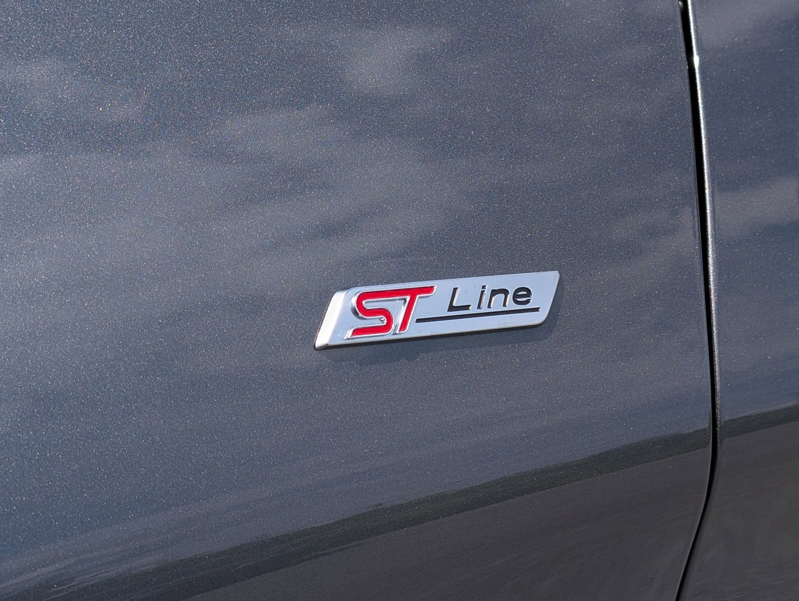 Used 2025 Ford Explorer ST-Line w/ Premium Package RWD image 17