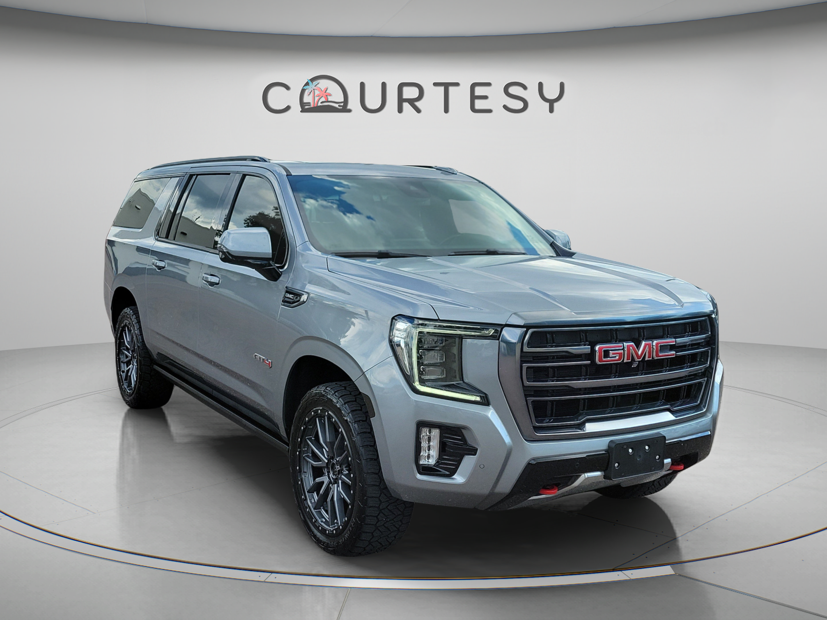 Used 2023 GMC Yukon XL AT4 w/ Technology Package AWD/4WD image 7