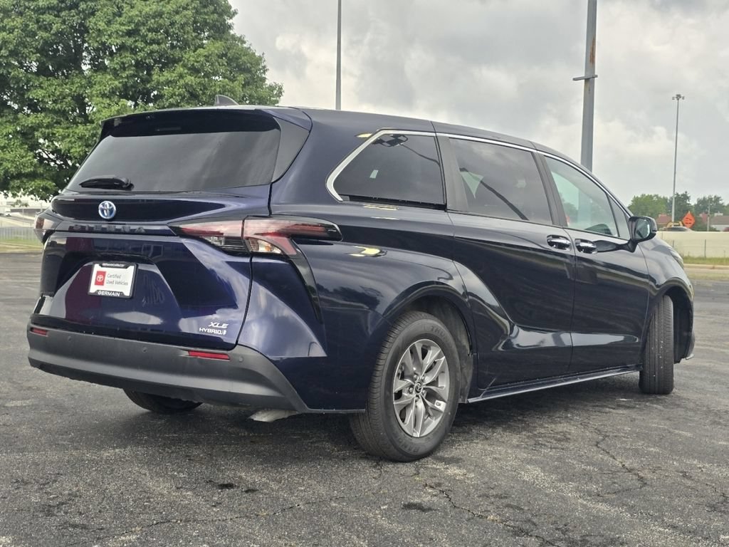 Certified 2024 Toyota Sienna XLE FWD image 16