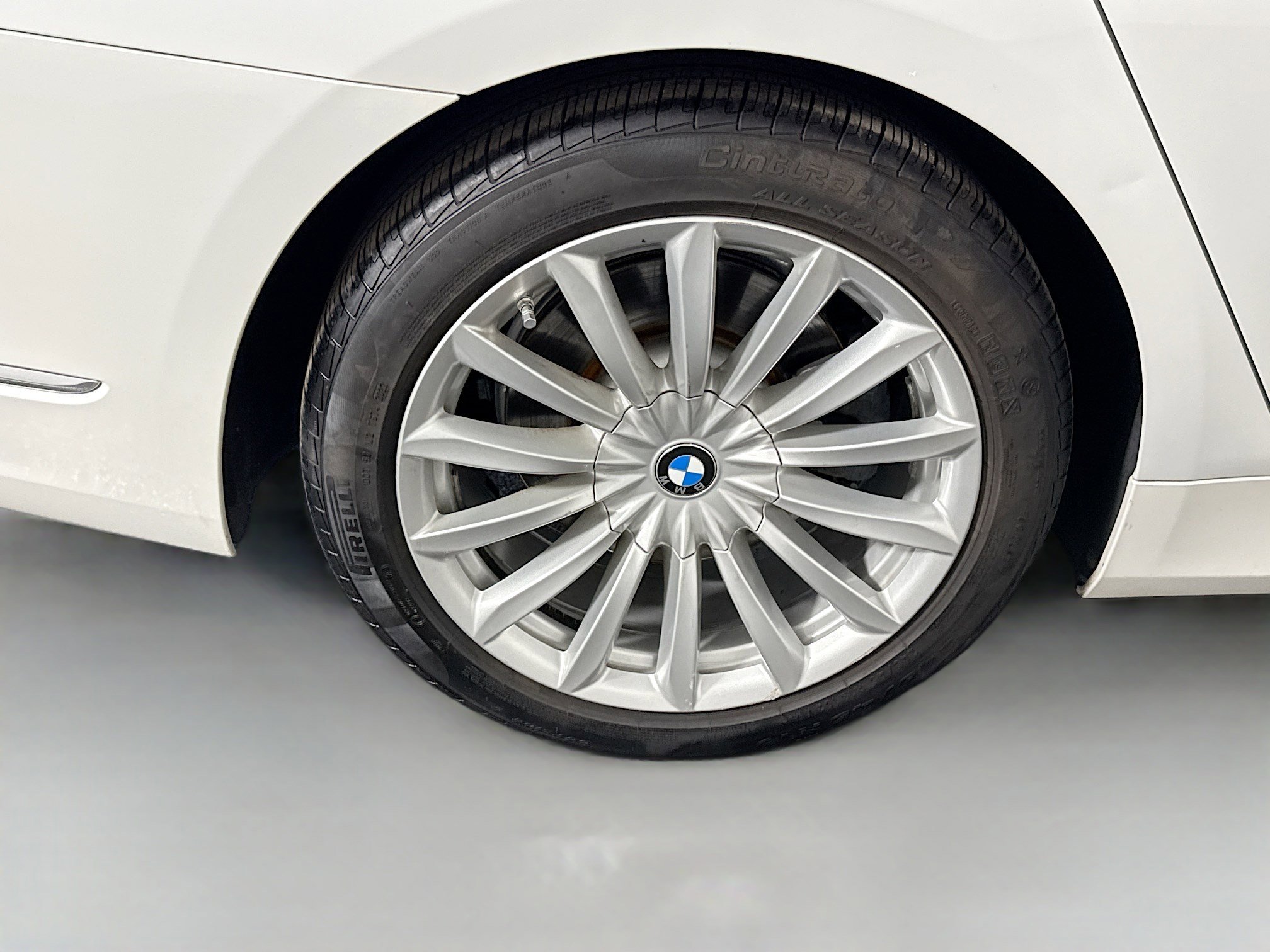 Used 2022 BMW 740i image 33