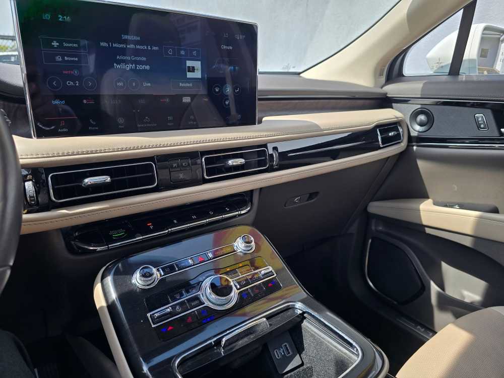 Used 2022 Lincoln Nautilus Reserve w/ Equipment Group 201A image 20