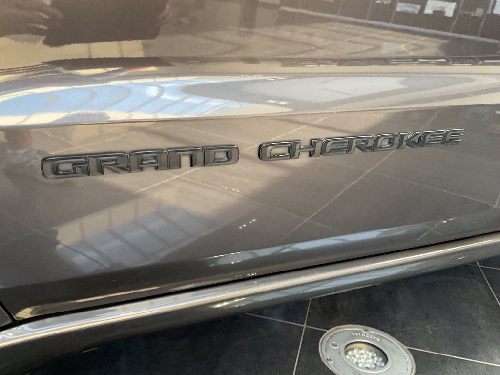 Used 2019 Jeep Grand Cherokee Altitude AWD/4WD image 24