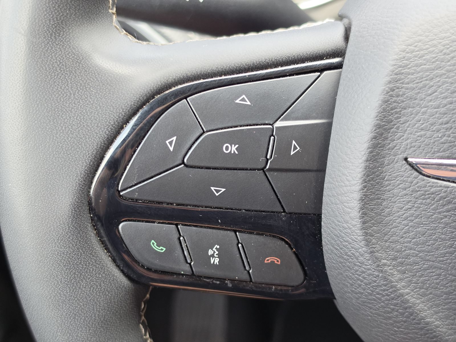 Used 2024 Chrysler Pacifica Premium FWD image 22