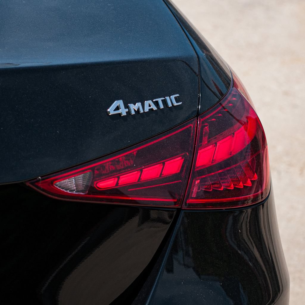 Used 2025 Mercedes-Benz C 300 4MATIC Sedan image 5