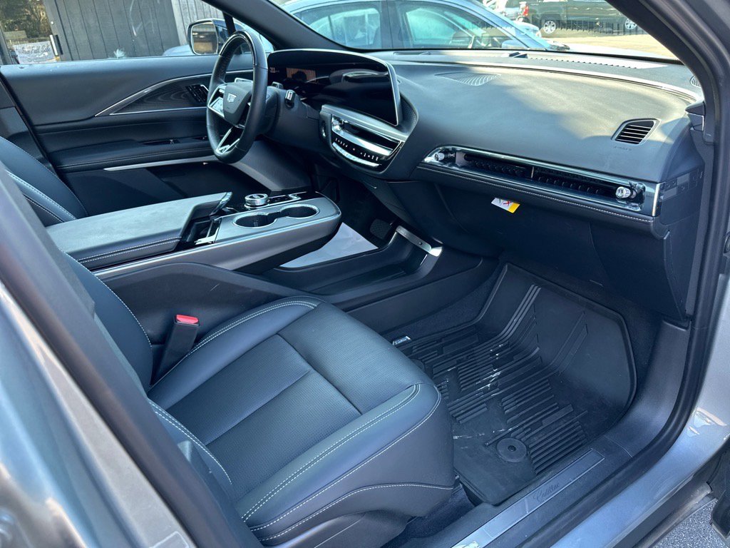 Used 2024 Cadillac Lyriq Luxury image 24