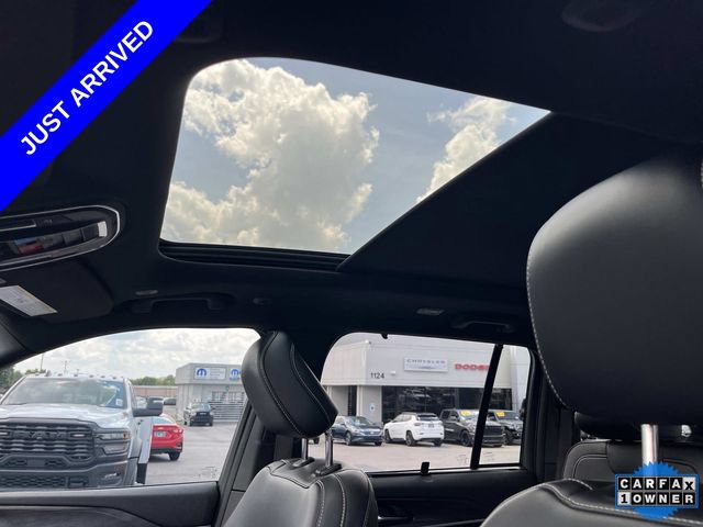 Used 2025 Jeep Grand Cherokee Limited w/ Luxury Tech Group II AWD/4WD image 30