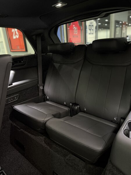 Used 2026 Land Rover Range Rover Long Wheelbase SE AWD/4WD image 15