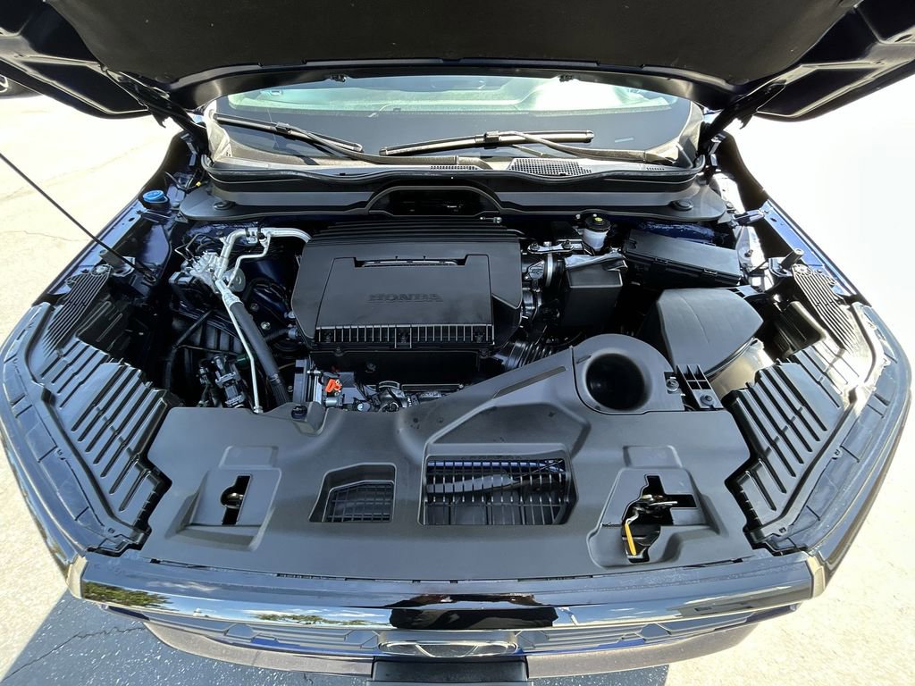 Used 2025 Honda Pilot Sport image 25