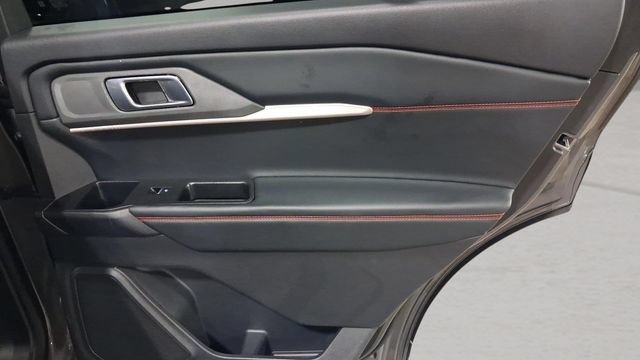 Used 2025 Ford Explorer ST-Line AWD/4WD image 16
