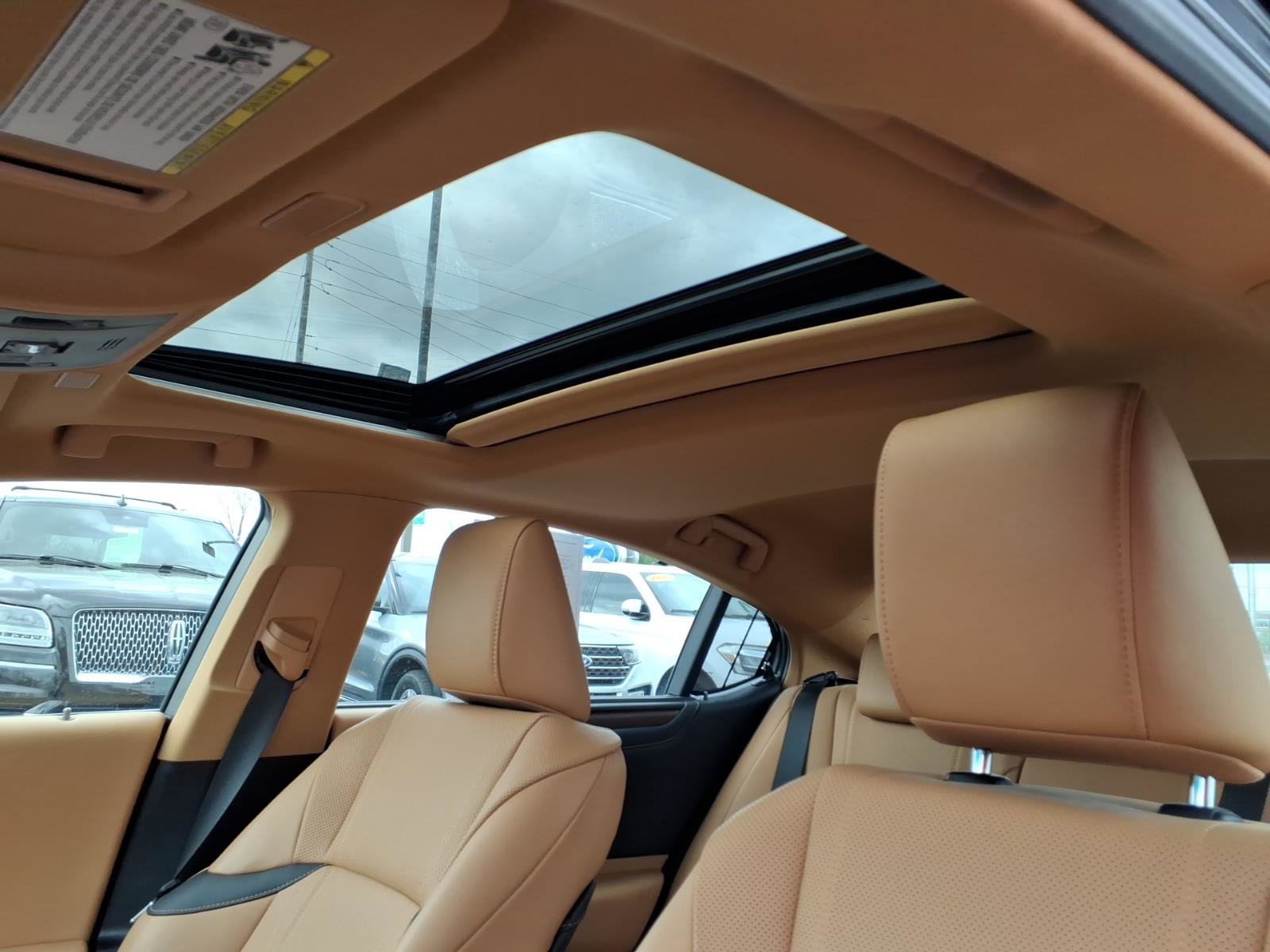 Used 2024 Lexus ES 300h Ultra Luxury w/ Accessory Package (Z2) image 26