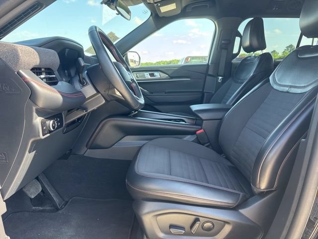 Used 2025 Ford Explorer ST-Line w/ ST-Line Street Pack AWD/4WD image 2