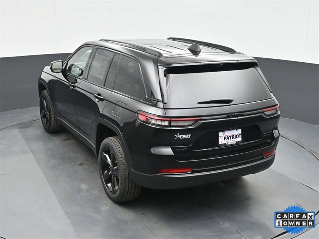 Used 2025 Jeep Grand Cherokee Limited w/ Luxury Tech Group II image 27