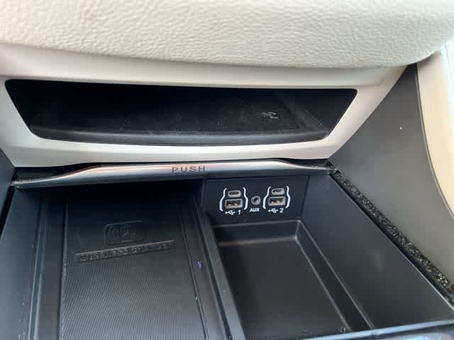 Used 2021 Chrysler Pacifica Limited FWD image 28