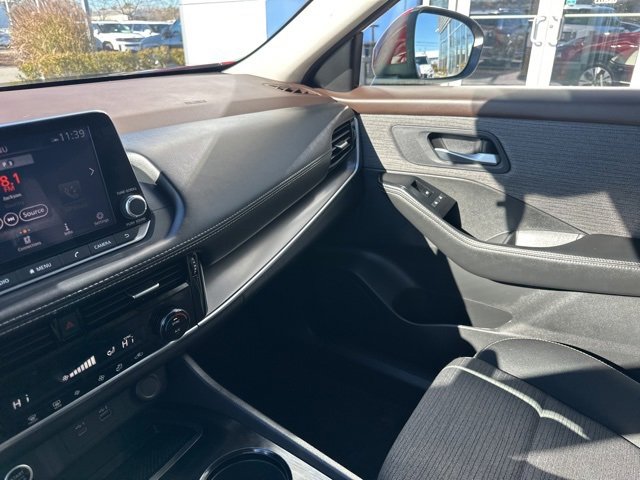 Used 2023 Nissan Rogue SV image 31