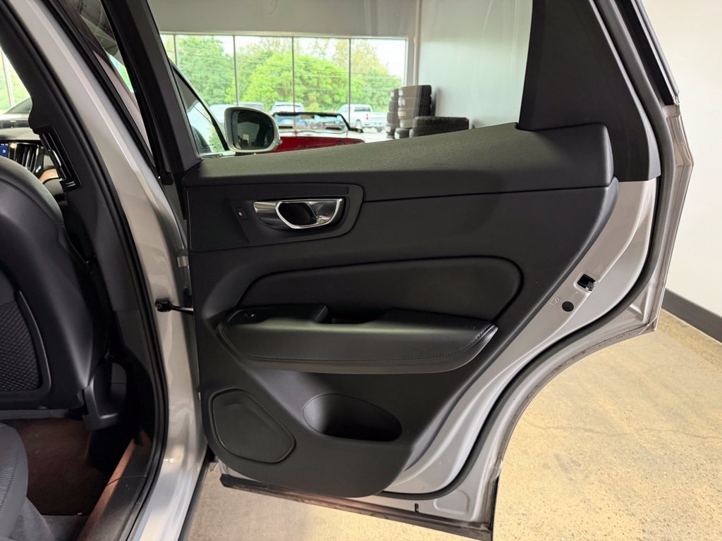 Used 2023 Volvo XC60 B5 Plus w/ Climate Package AWD/4WD image 21