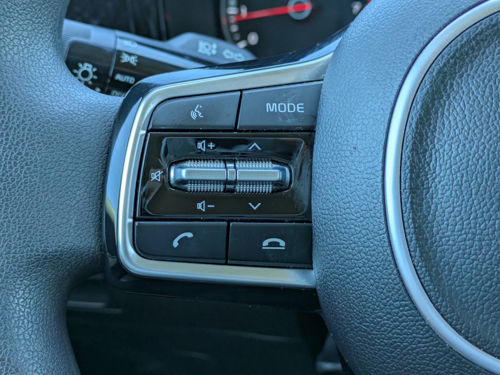 Certified 2023 Kia Sorento LX image 18