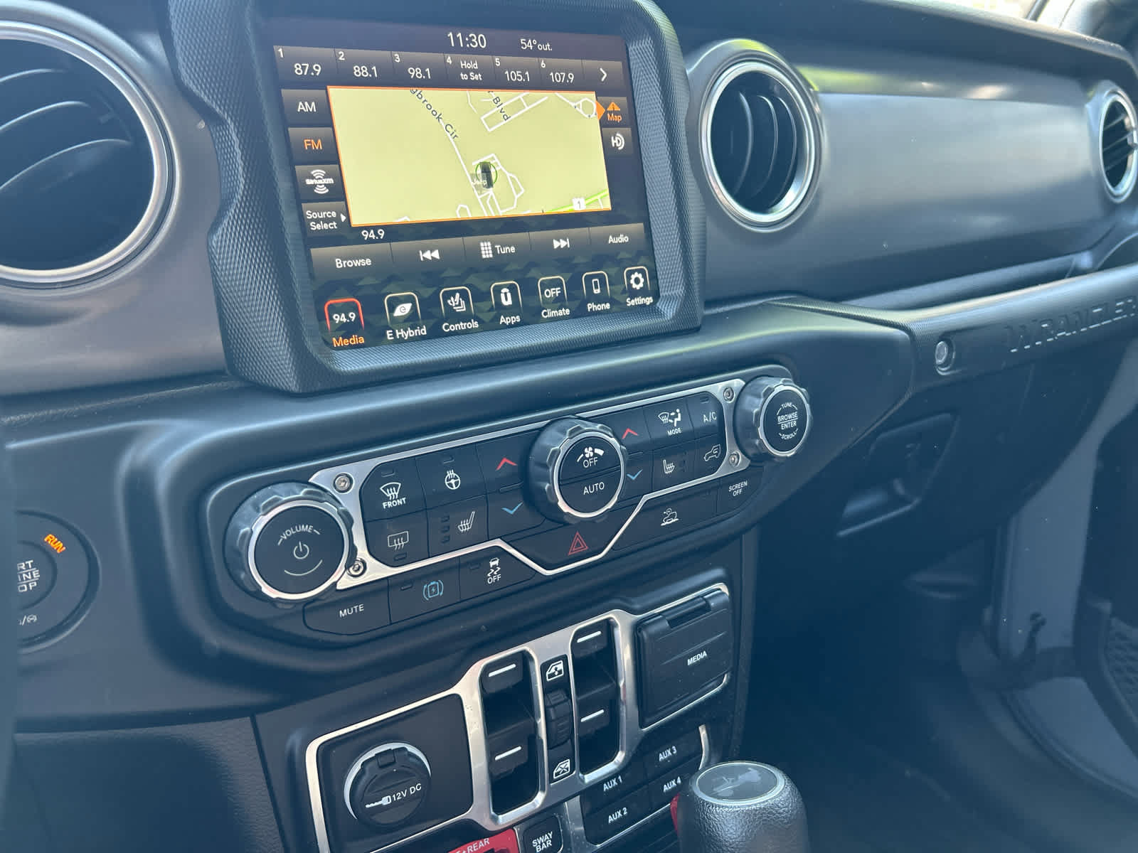 Used 2023 Jeep Wrangler Unlimited Rubicon 4xe w/ Cold Weather Group AWD/4WD image 31