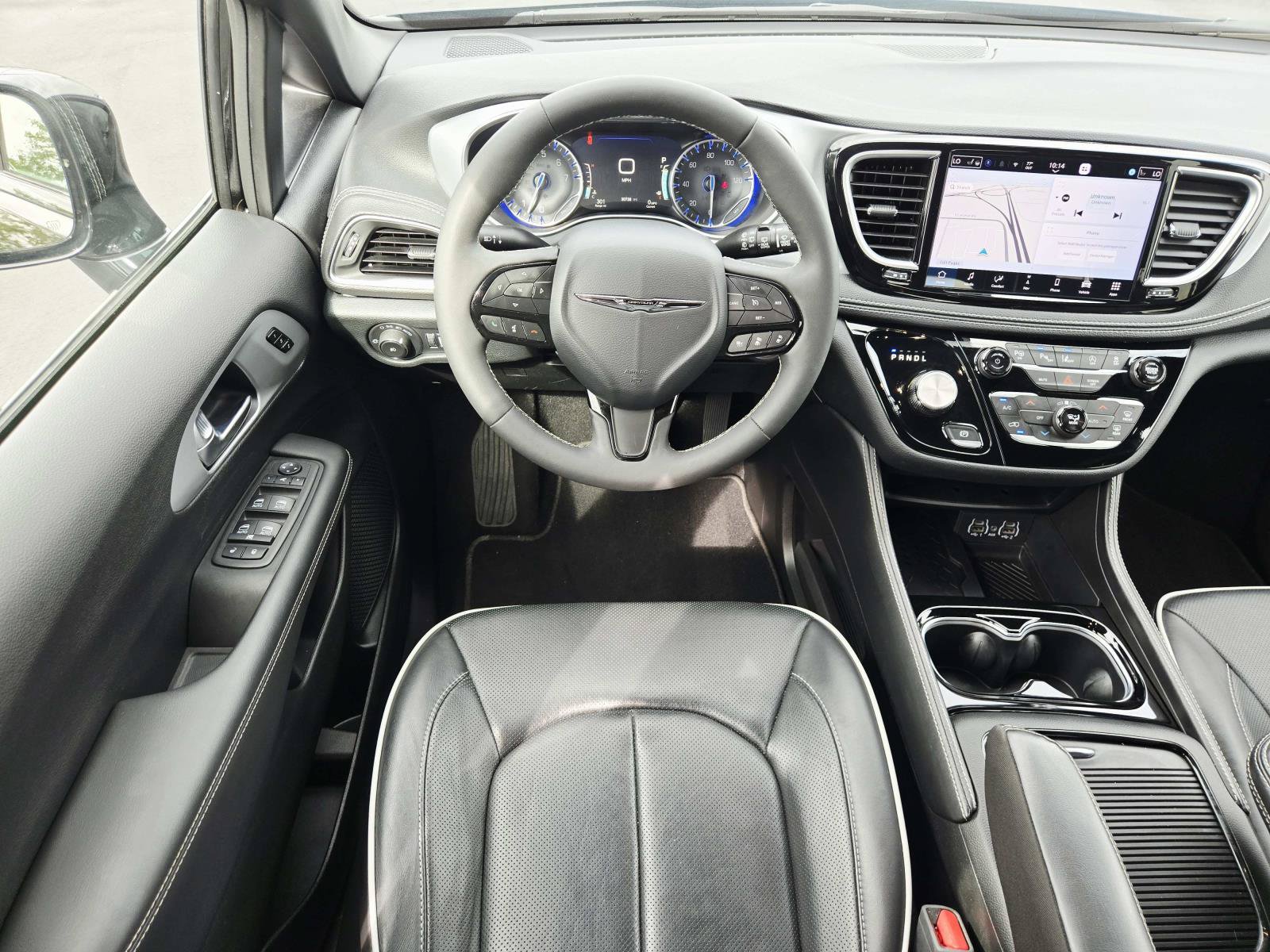 Used 2025 Chrysler Pacifica Limited FWD image 12