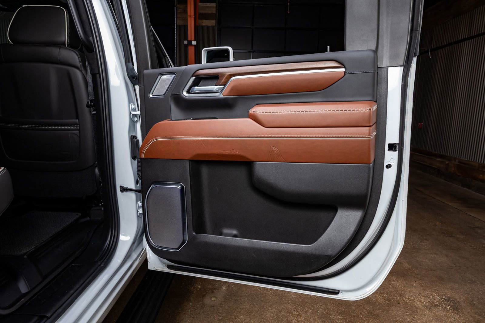 Used 2025 GMC Sierra 2500 Denali Ultimate w/ Max Trailering Package image 39