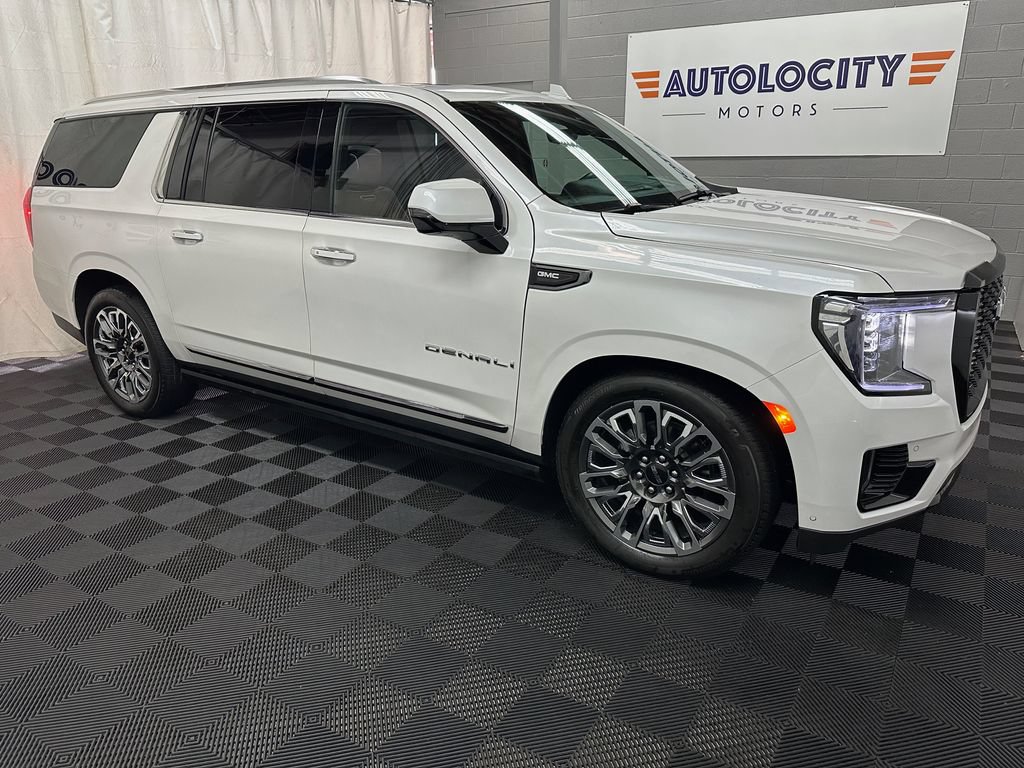 Used 2024 GMC Yukon XL Denali Ultimate AWD/4WD image 2
