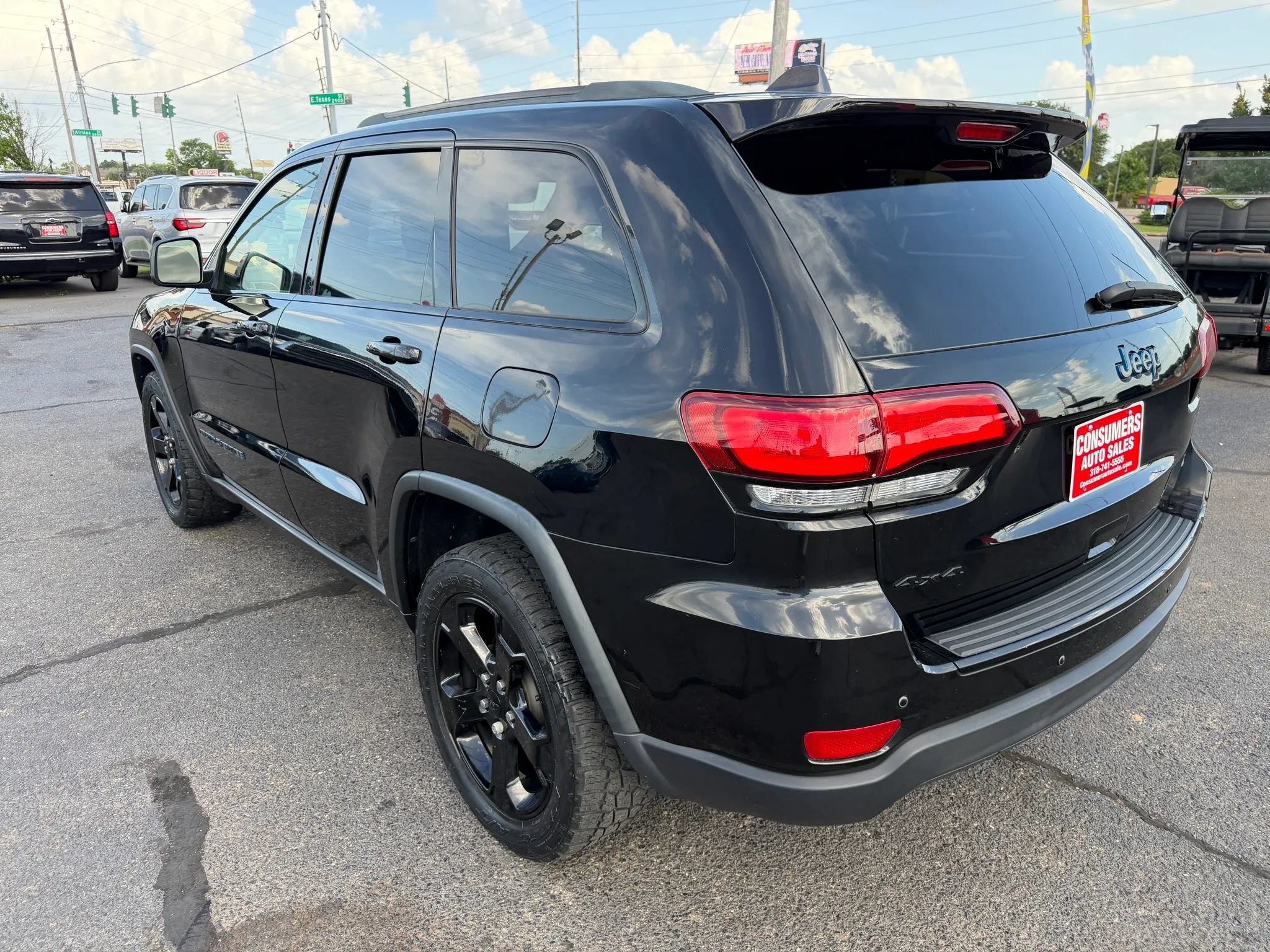 Used 2018 Jeep Grand Cherokee Laredo AWD/4WD image 19