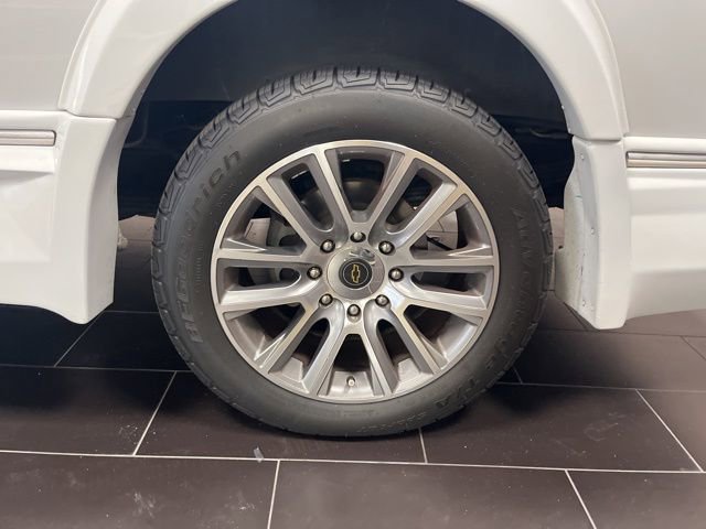Used 2019 Chevrolet Express 2500 w/ Enhanced Convenience Package image 16